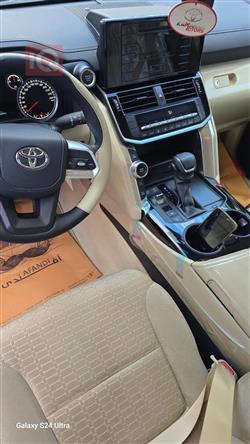 تۆیۆتا لاند کروزەر